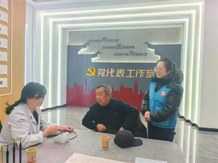 黨代表進社區(qū) 服務(wù)群眾零距離