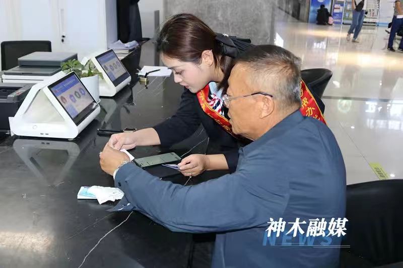 神木市政務(wù)服務(wù)中心榮獲“陜西省三八紅旗集體”榮譽稱號